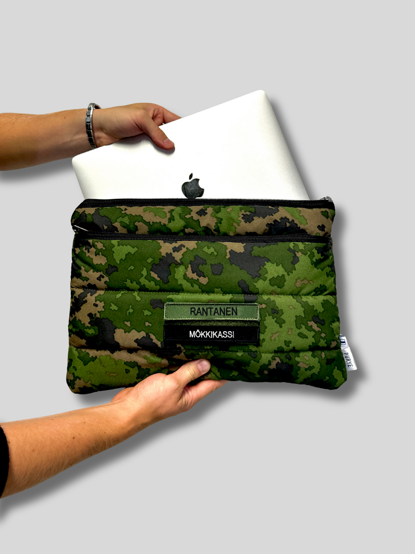 M05-Laptop Sleeve
